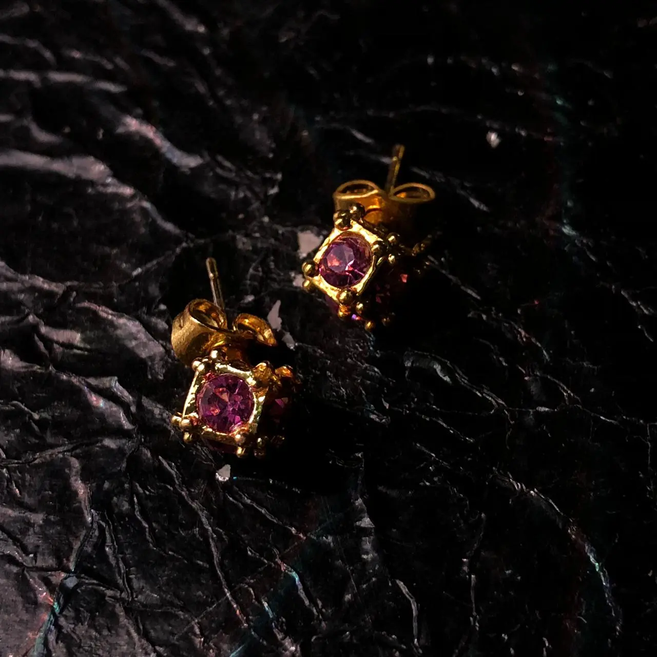 Cube Shape Golden Ear Stud - Image 4